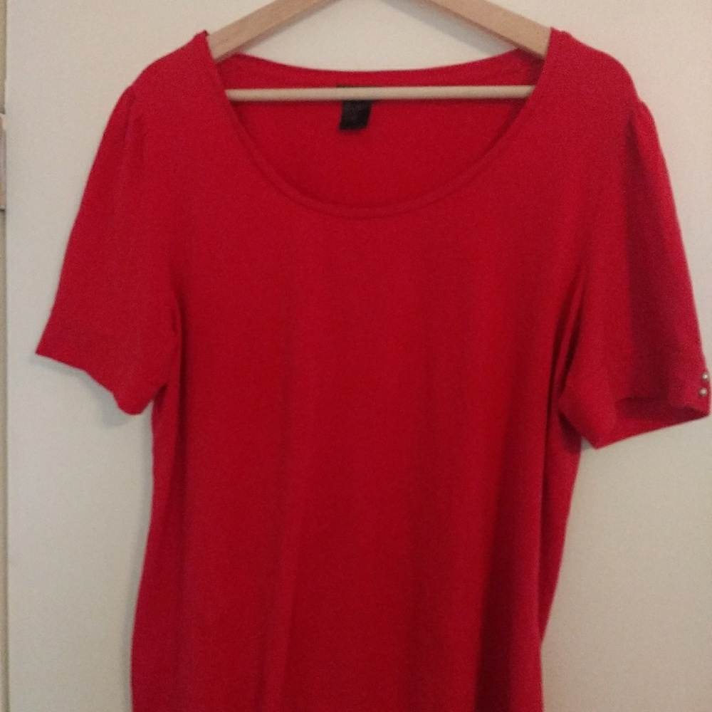 Ann Taylor red tee with puffed sleeves